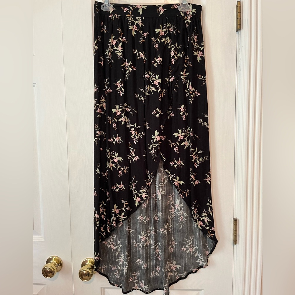 American Eagle Medium Black Floral High Low Skirt